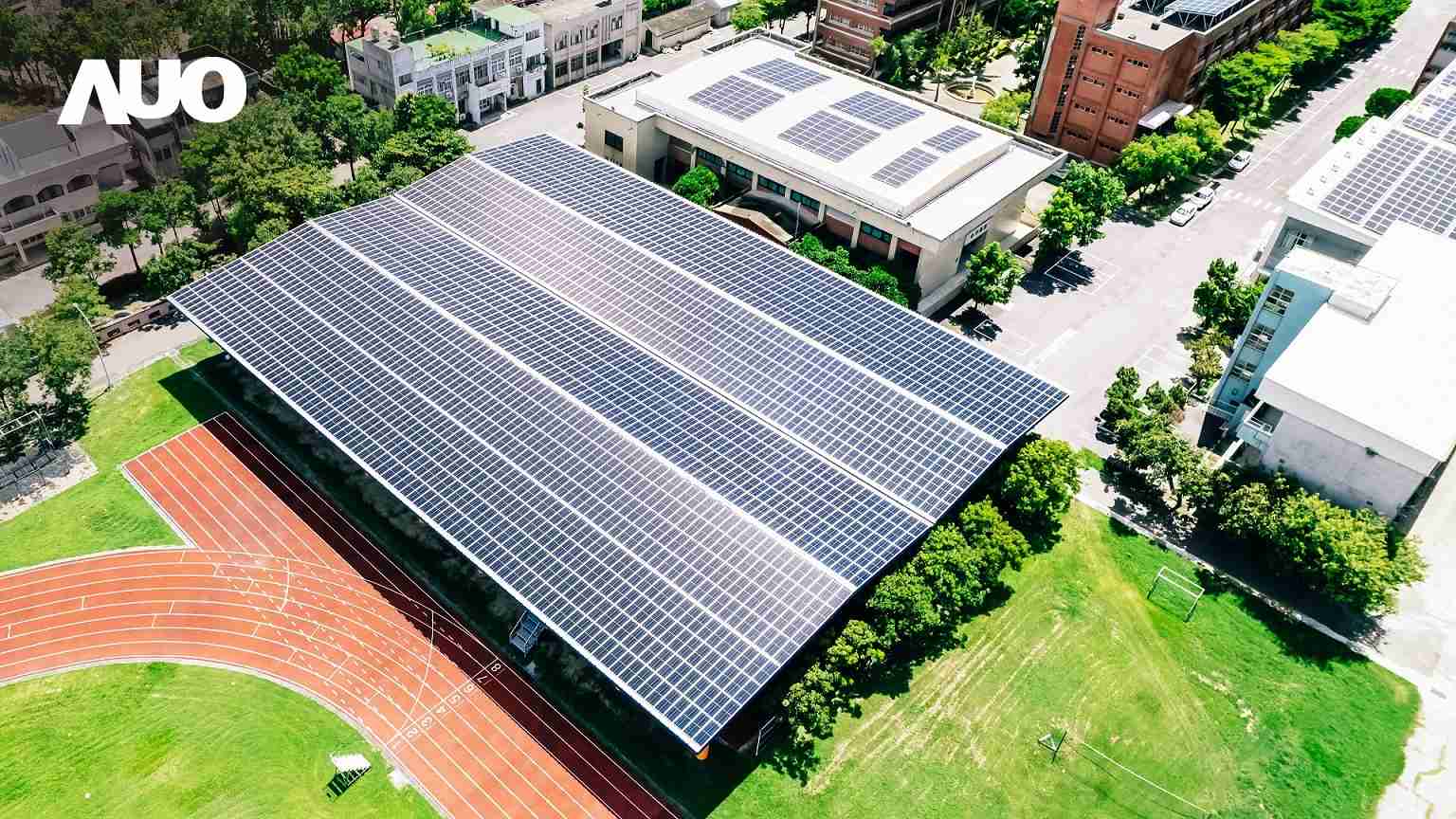 彩霸王SunSteel光电整合型浪板具备快速安装、、轻量化优势,,,可提升15%发电效能,,通过国际IEC与台湾VPC认证安全、、、、防漏、、耐候标准